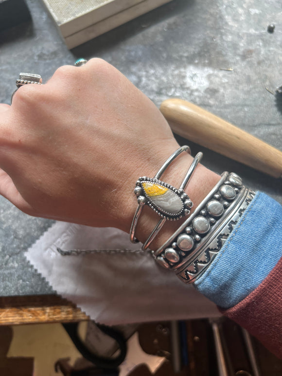 Bumblebee cuff